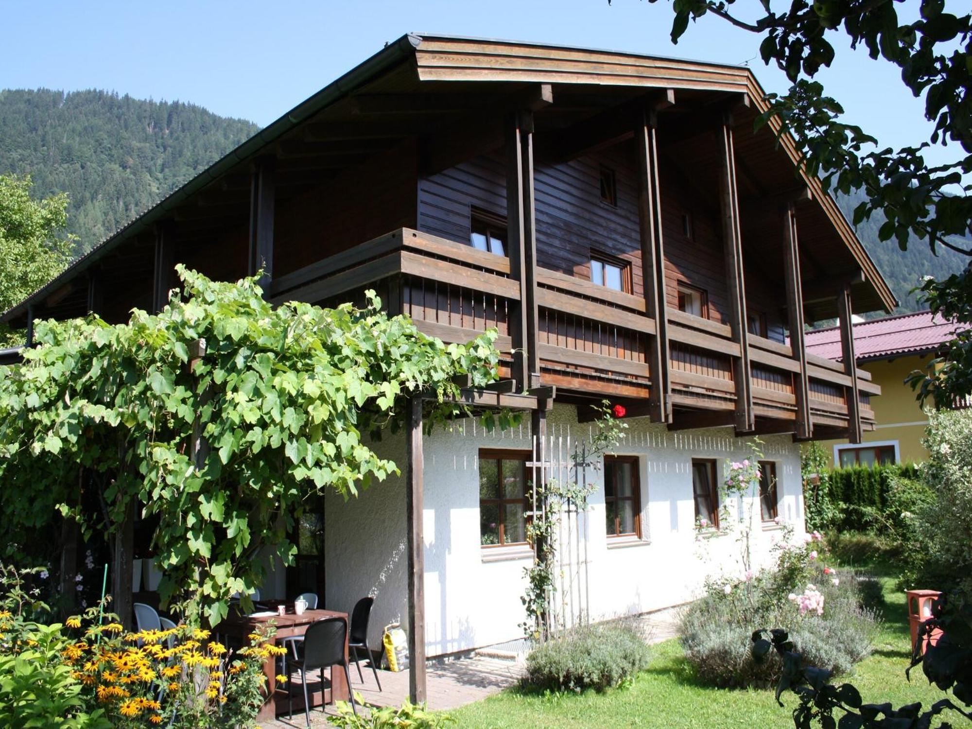 Quaint Mansion Near Ski Bus In Goldegg Exterior photo